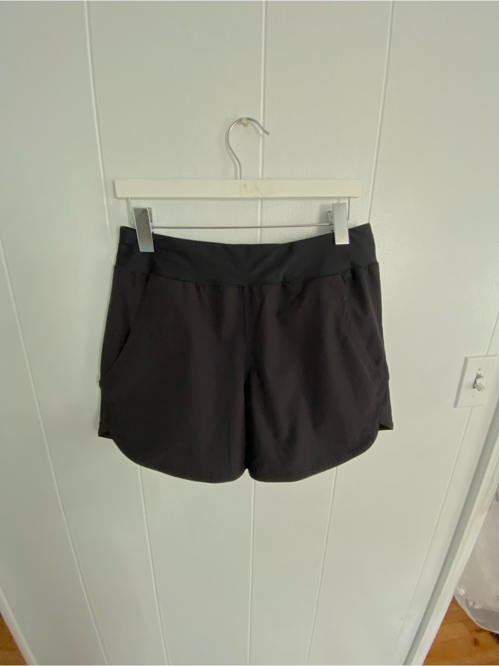 Lands' End Black Women's Athletic Shorts - Picture 2 of 4